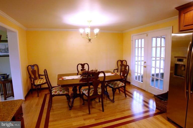 24408 Hanson Road Gaithersburg, MD 20882 - Photo 7 of 30 Gleaming hardwood floor!