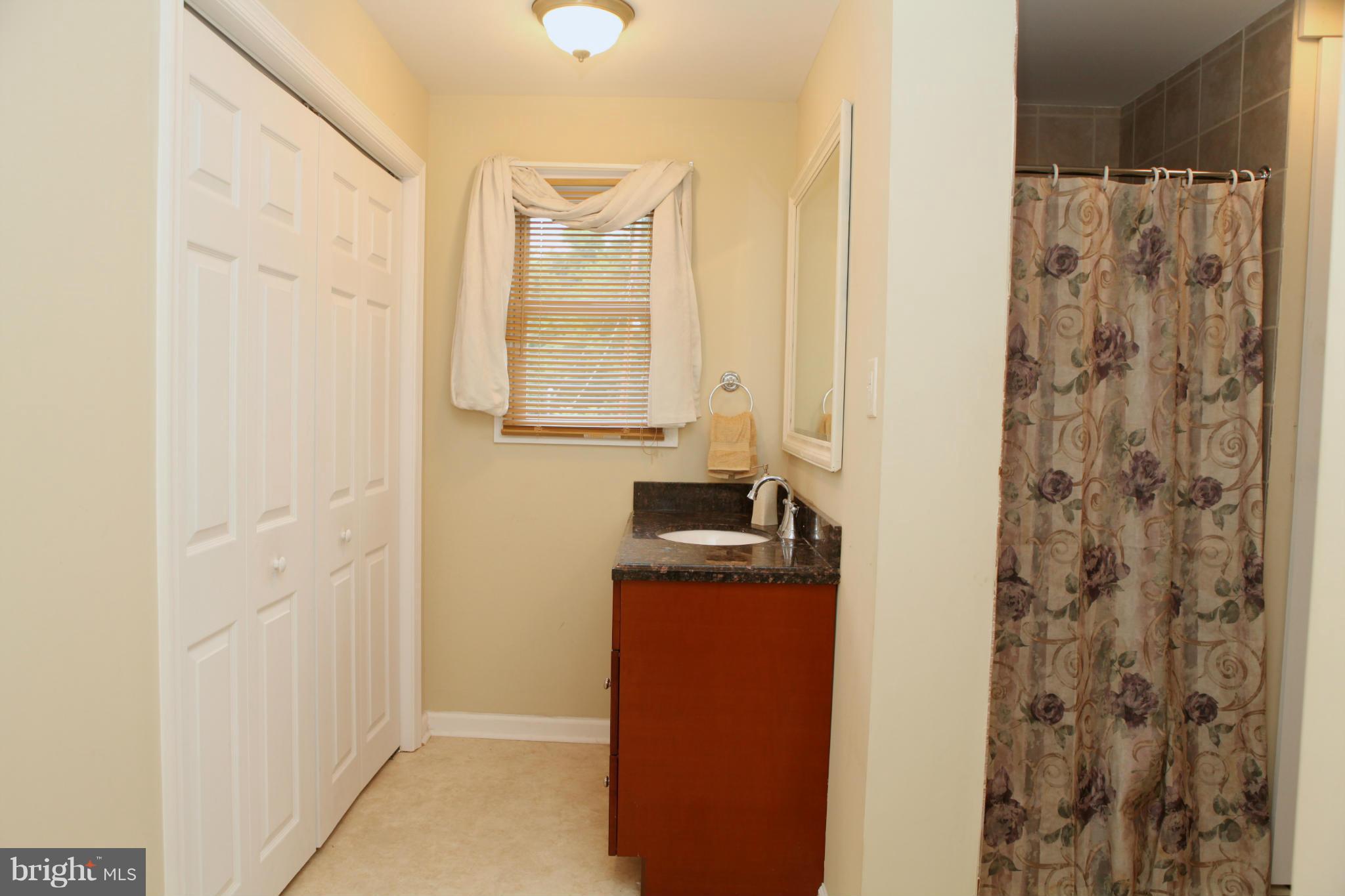 537 Ridge Avenue Hagerstown, MD 21740 - Photo 17 of 26 Renovated Upper Level Full Bath with large closet