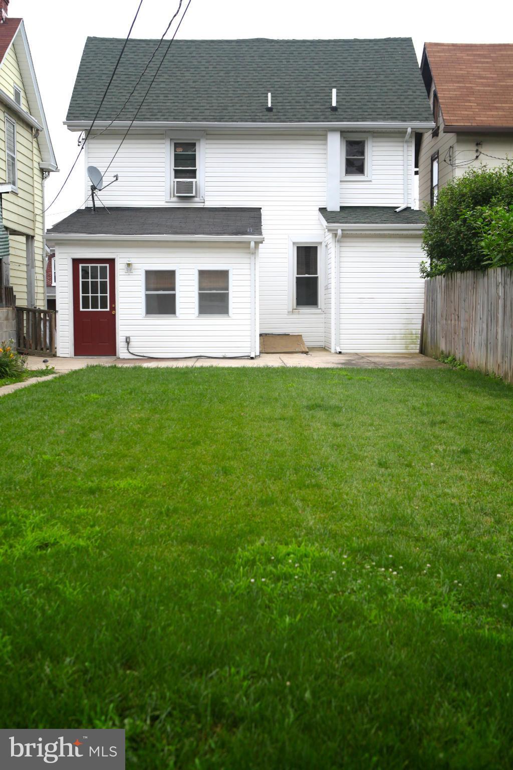 537 Ridge Avenue Hagerstown, MD 21740 - Photo 21 of 26 Exterior Fenced Yard