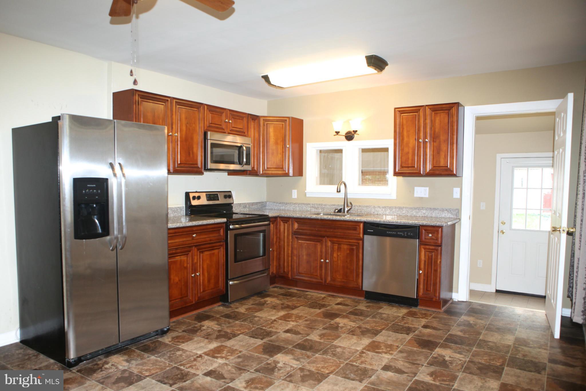 537 Ridge Avenue Hagerstown, MD 21740 - Photo 6 of 26 Kitchen Offers Granite Countertops