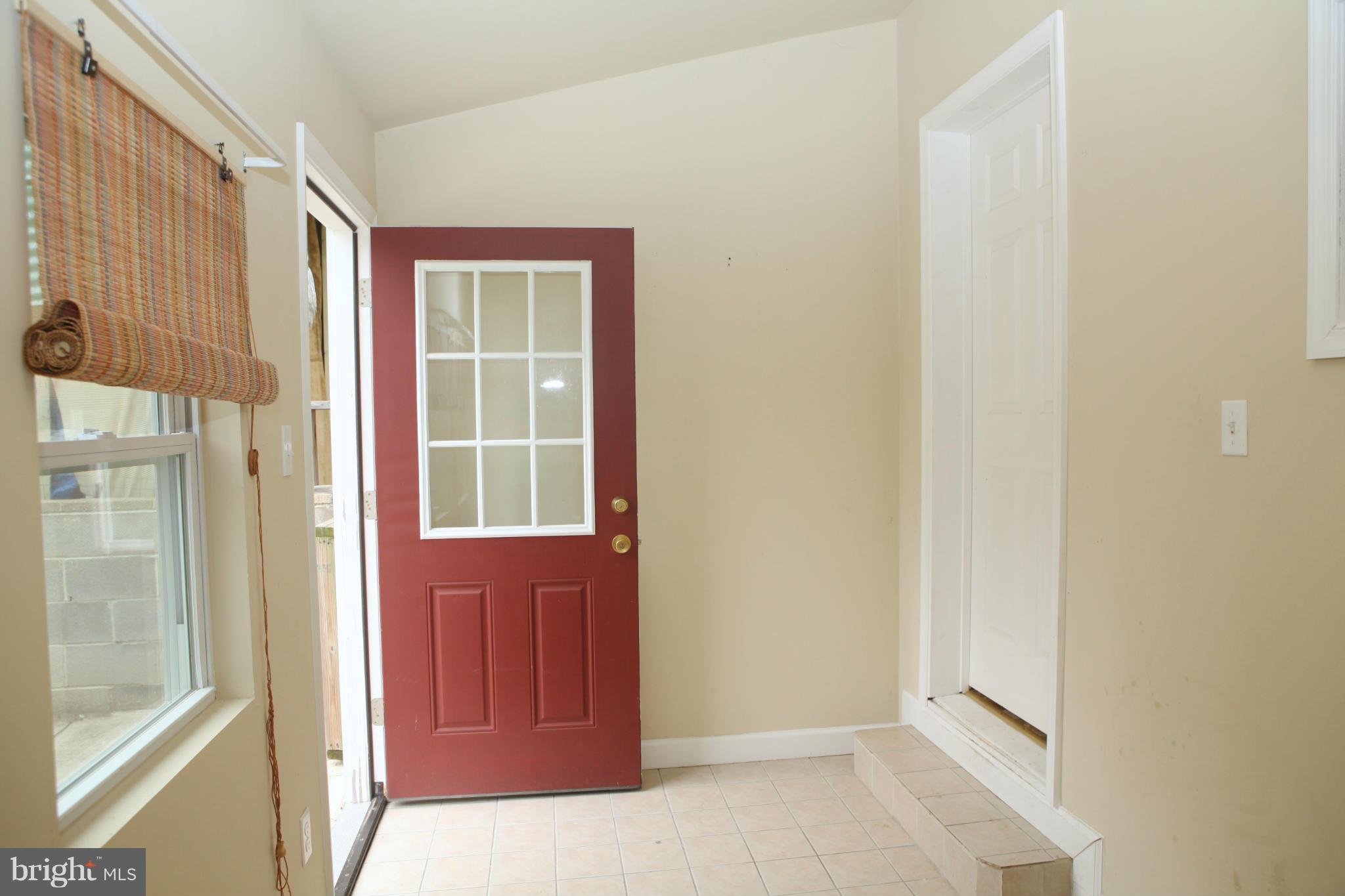 537 Ridge Avenue Hagerstown, MD 21740 - Photo 8 of 26 Main Level Laundry Room