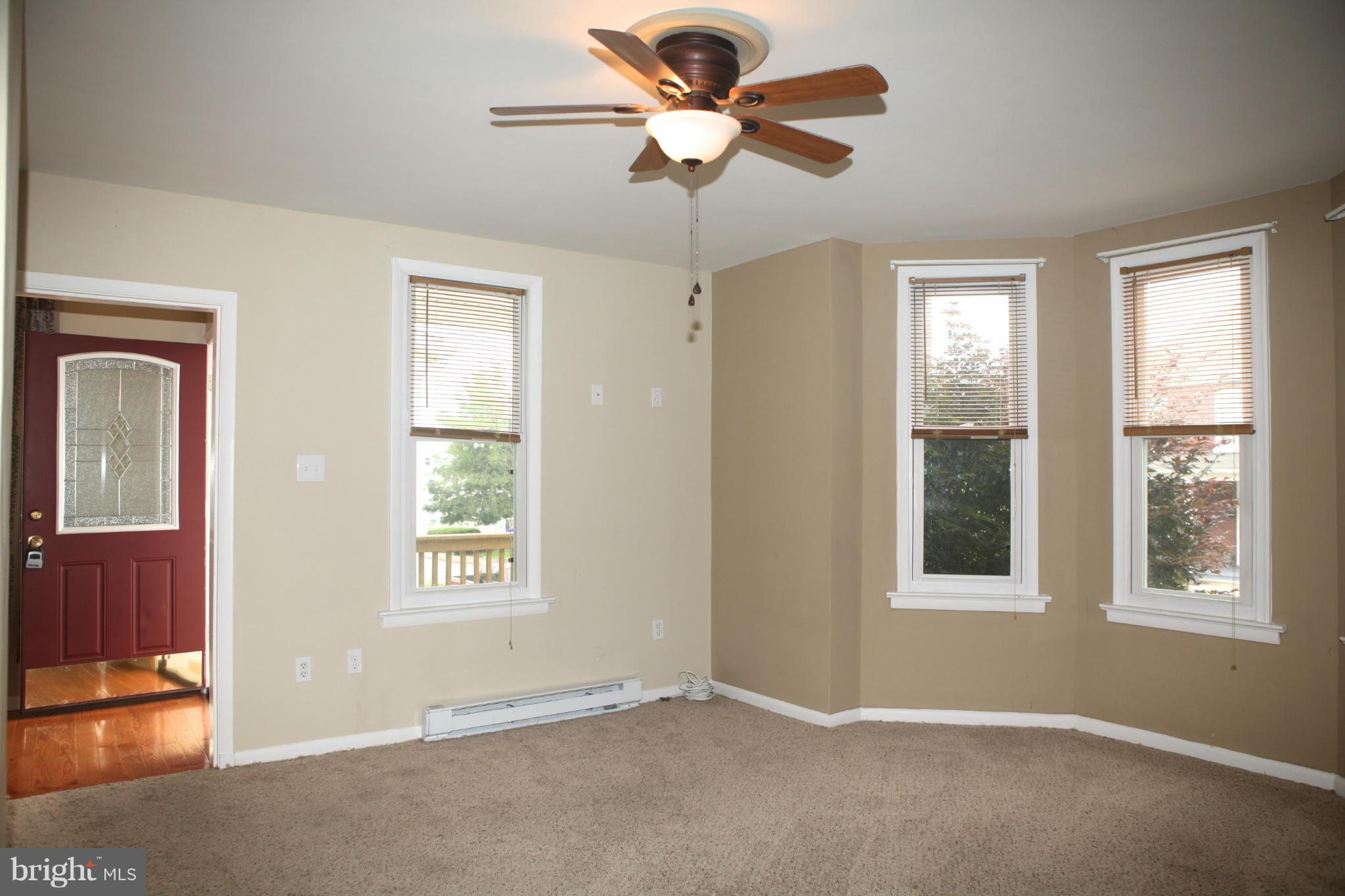 537 Ridge Avenue Hagerstown, MD 21740 - Photo 9 of 26 Living Room