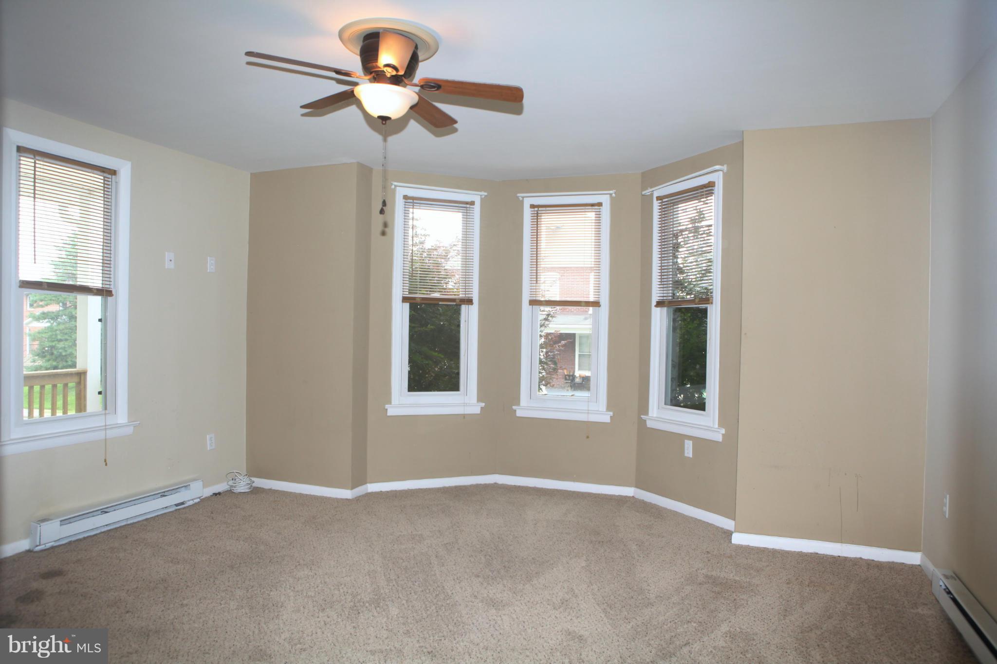 537 Ridge Avenue Hagerstown, MD 21740 - Photo 10 of 26 Living Room