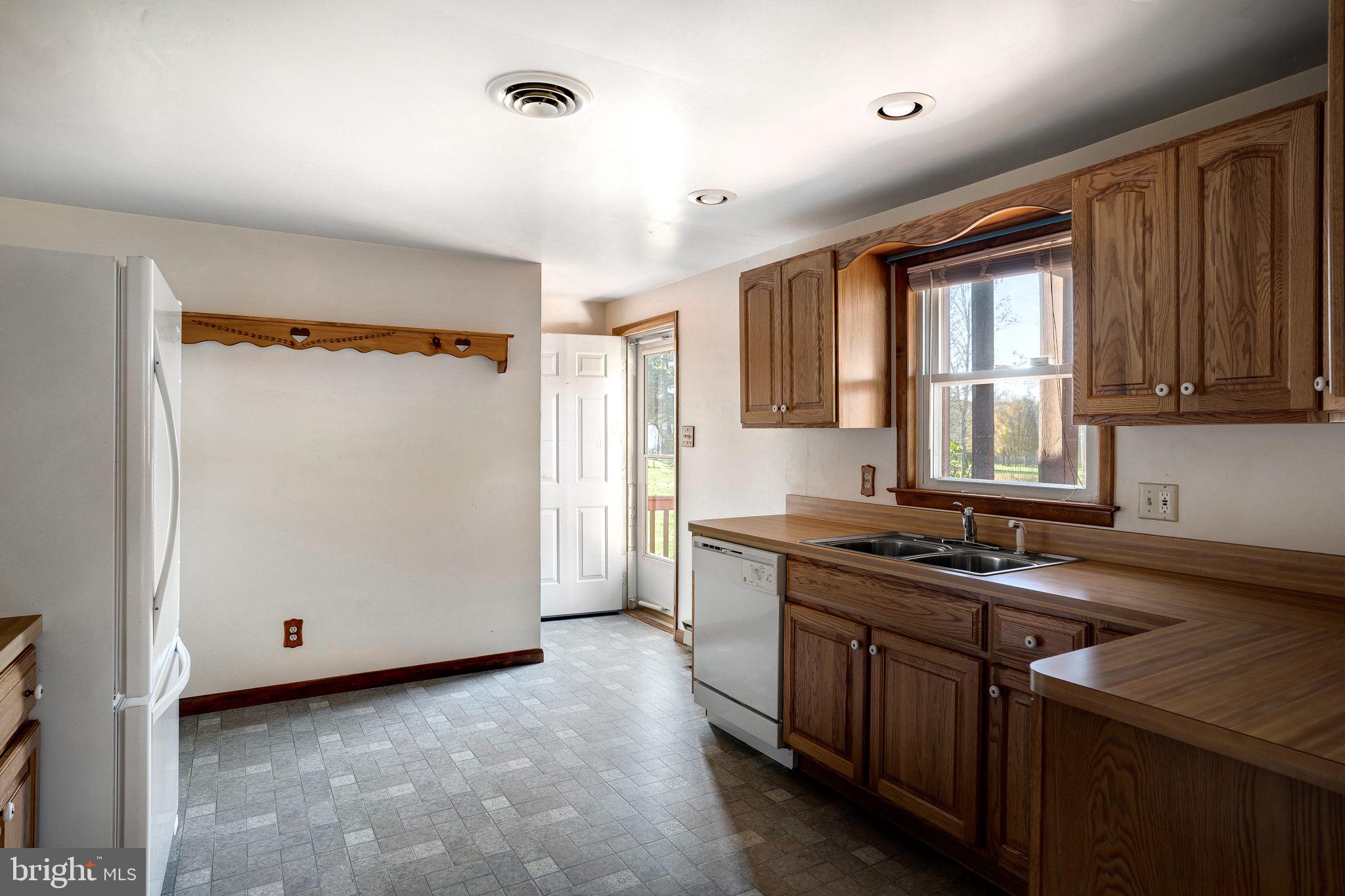 165 Downey Orchard Road Falling Waters, WV 25419 - Photo 9 of 31 Gallery Image 9