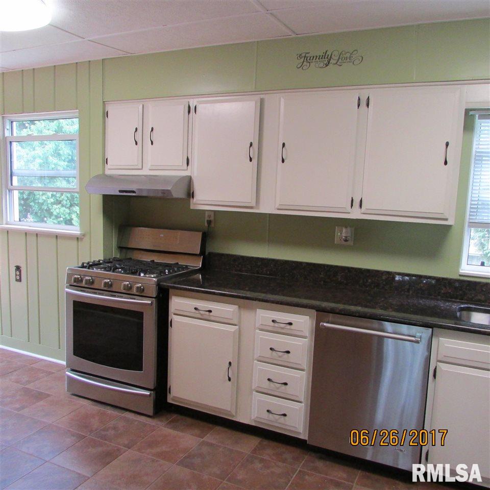 3142 Telegraph Road Davenport, IA 52804 - Photo 3 of 24 Gallery Image 3