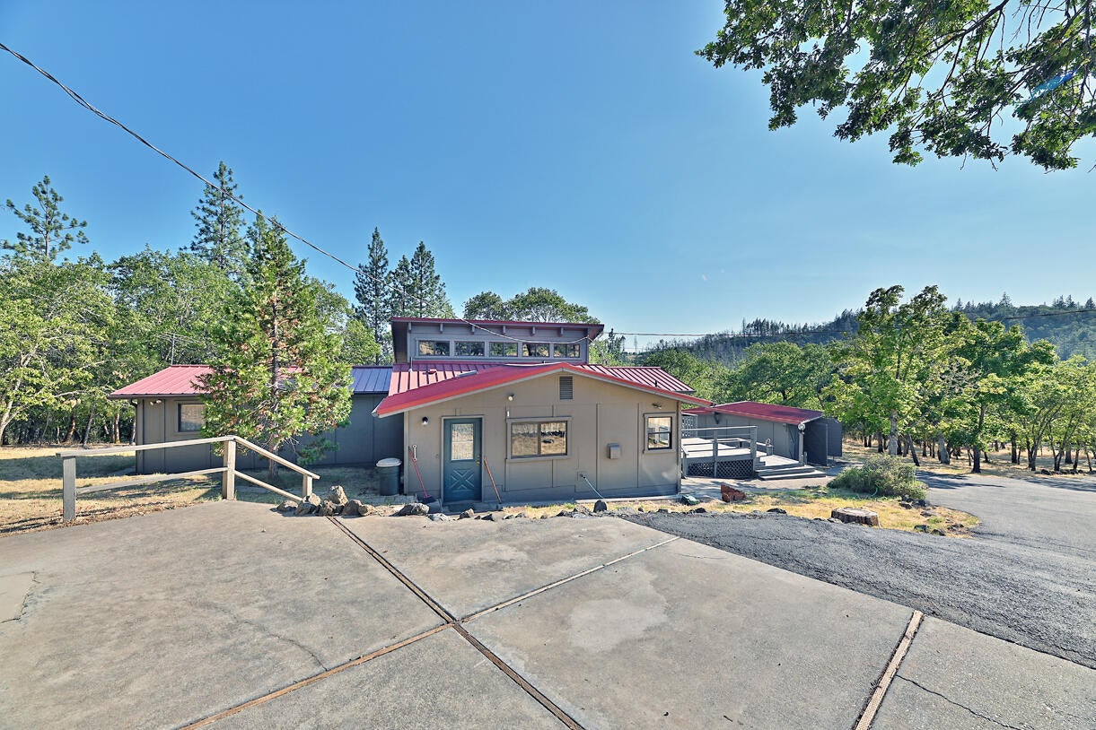 7400 Hugo Road Grants Pass, OR 97526 - Photo 31 of 48 DSC_4311