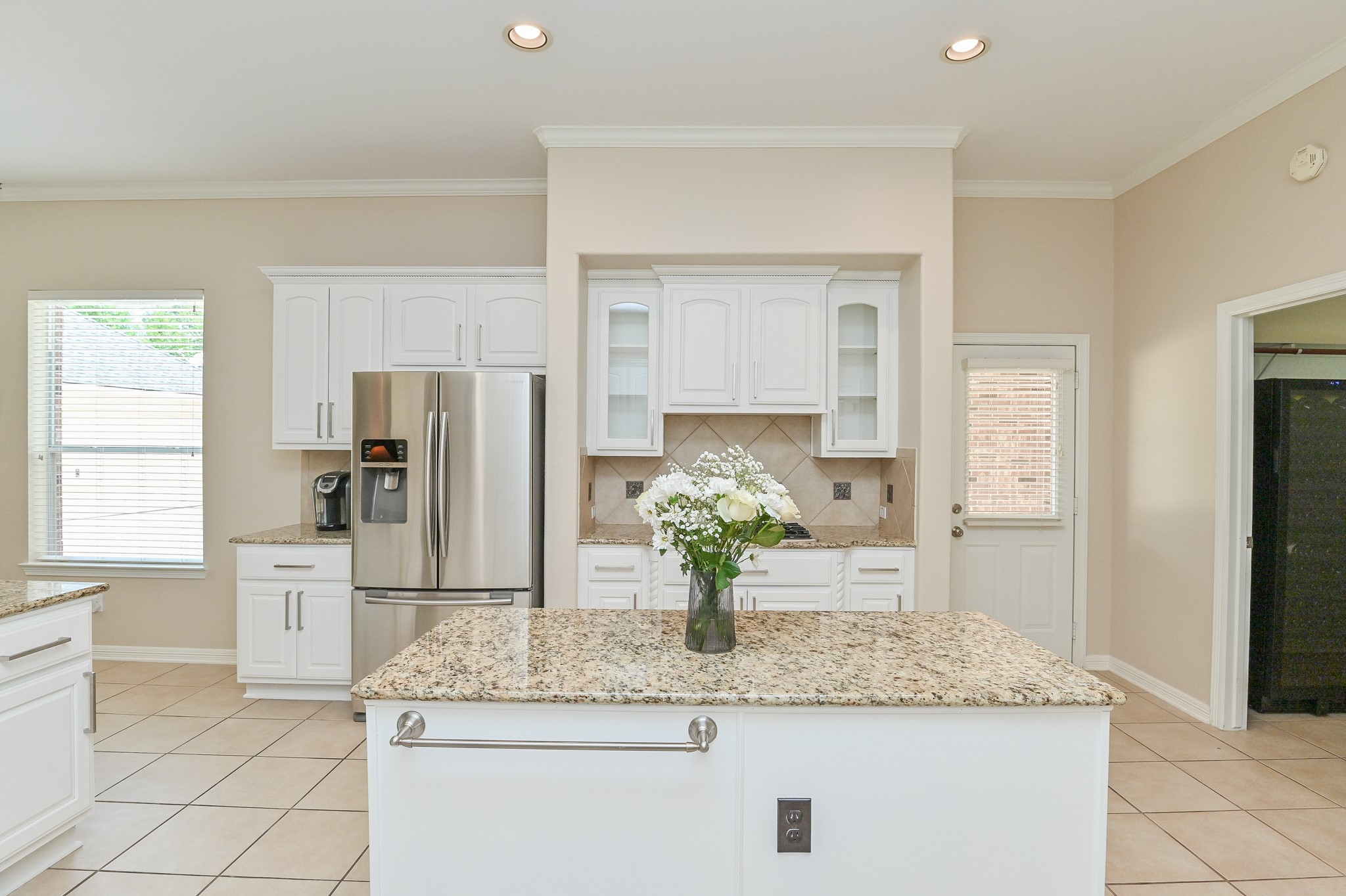 7218 Spring Run Lane Katy, TX 77494 - Photo 13 of 49 a kitchen with kitchen island granite countertop a refrigerator and a sink