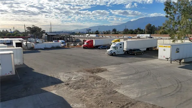 a group of cars parked in front of a yard