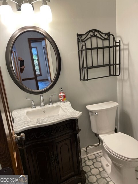 839 Sandy Creek Road Fayetteville, GA 30214 - Photo 7 of 22 a bathroom with a toilet a sink and a mirror