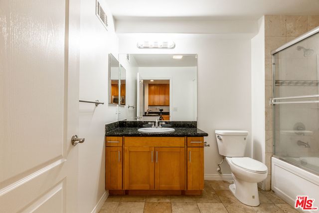 $520,000 | 2811 Francis Avenue, Unit 207, Los Angeles, CA 90005