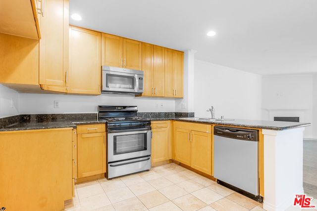 $520,000 | 2811 Francis Avenue, Unit 207, Los Angeles, CA 90005