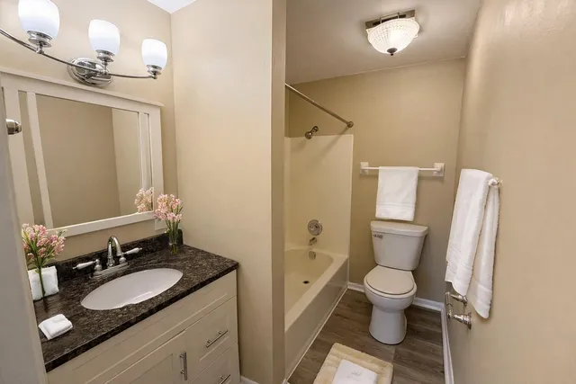 $229,900 | 1462 Stonebridge Circle, Unit F10, Wheaton, IL 60189