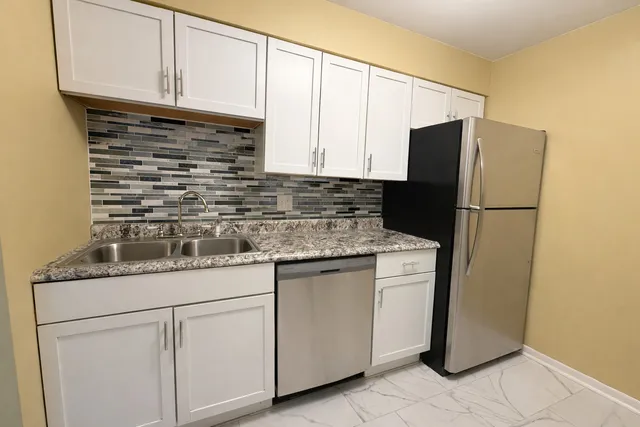 $229,900 | 1462 Stonebridge Circle, Unit F10, Wheaton, IL 60189