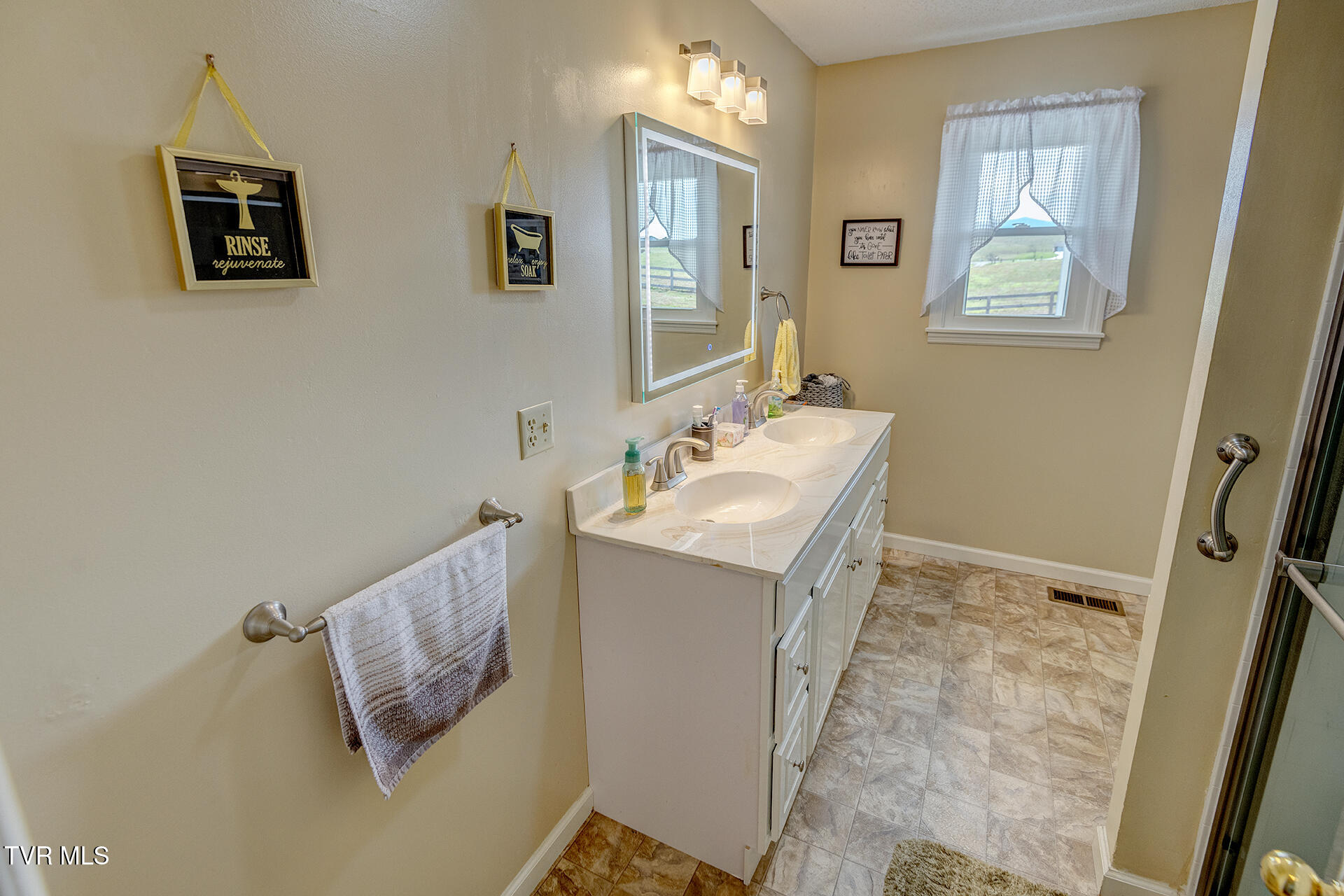 4120 West Allens Bridge Road Greeneville, TN 37743 - Photo 40 of 47 Full Bathroom on Main level