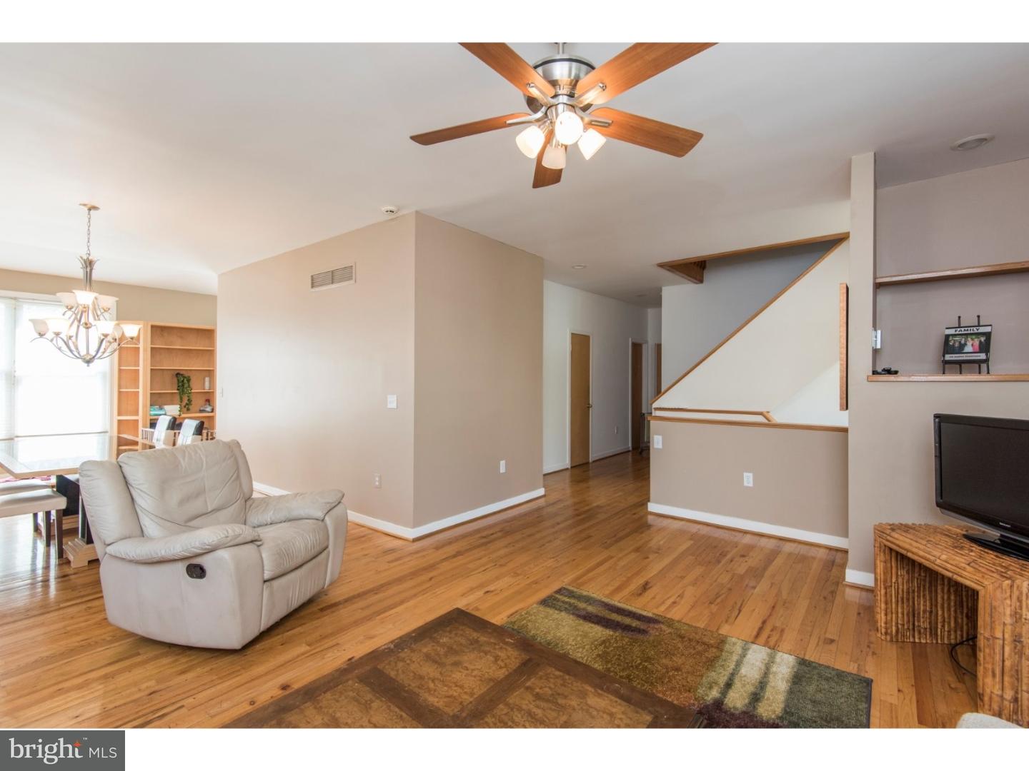 54 Academy Road Bala Cynwyd, PA 19004 - Photo 4 of 24 Living Room