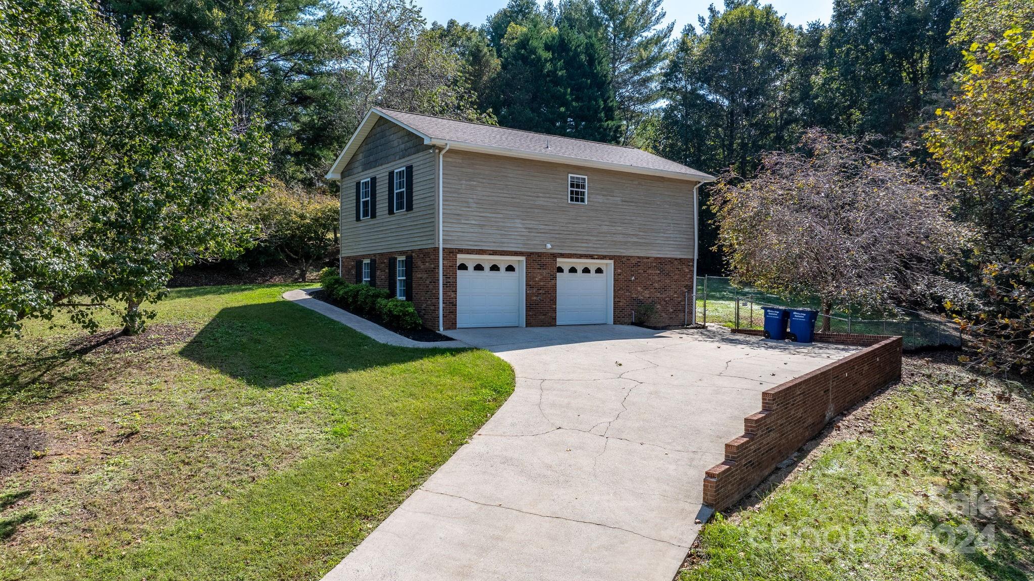 3511 Raintree Drive Hudson, NC 28638 - Photo 3 of 36 Gallery Image 3