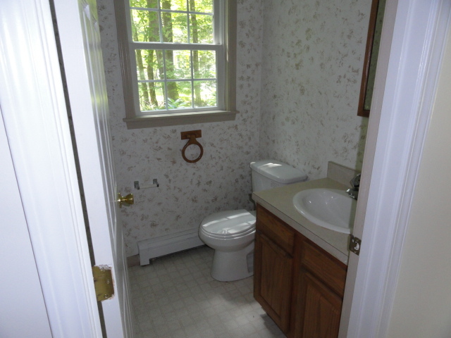 721 Salisbury Road Sheffield, MA 01257 - Photo 9 of 14 Bath