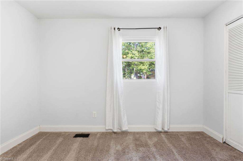 2104 Sheldon Road Greensboro, NC 27405 - Photo 25 of 49