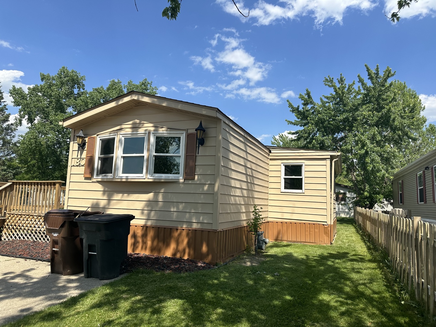 180 North Windmere Circle Matteson, IL 60443 - Photo 28 of 32 a front view of a house with a yard