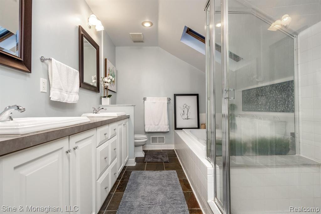 1015 Hawthorne Road Grosse Pointe Woods, MI 48236 - Photo 20 of 40