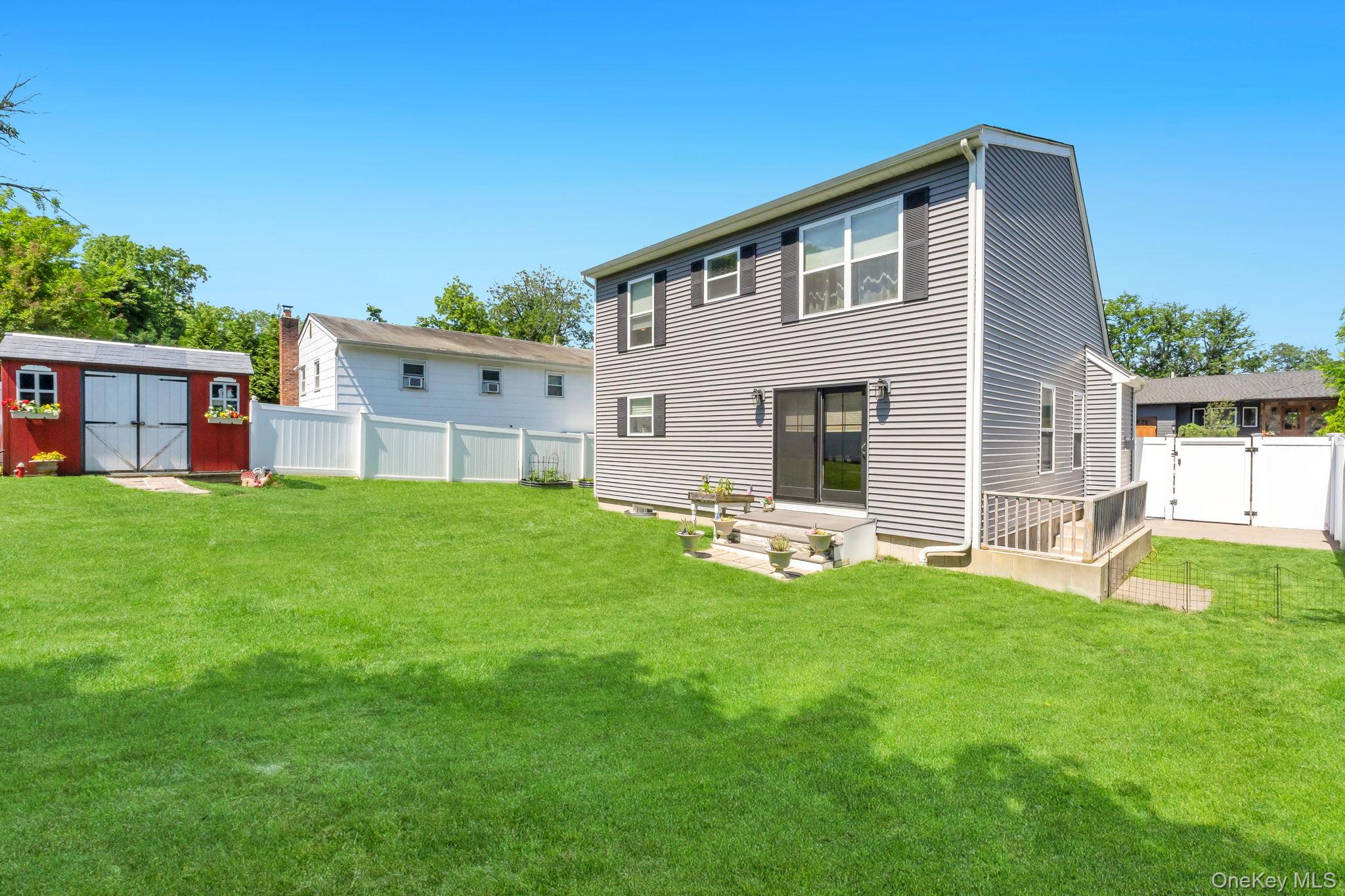 17 Walnut Road Kings Park, NY 11754 - Photo 3 of 34