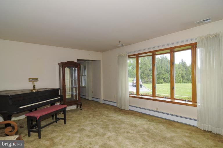 17435 Frederick Road Mount Airy, MD 21771 - Photo 22 of 25 Living Room