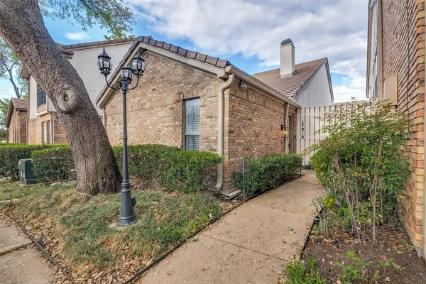 $2,495 | 17018 Planters Row, Addison, TX 75001