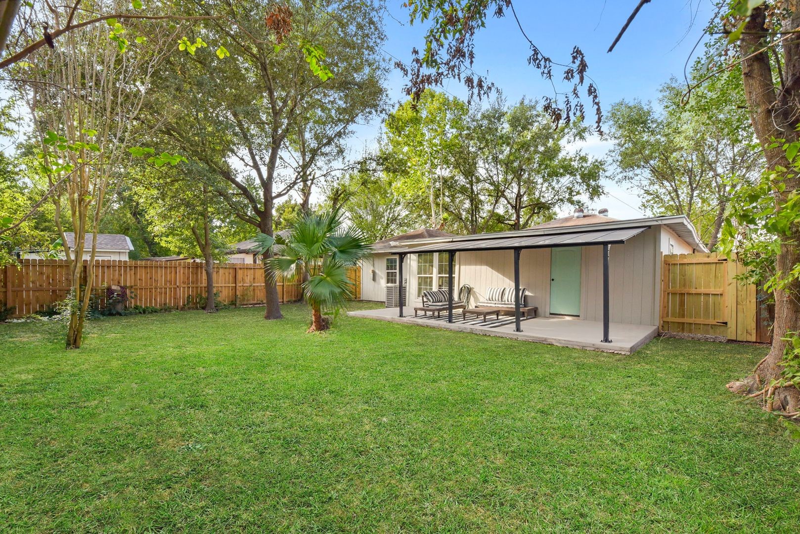 5530 Malmedy Road Houston, TX 77033 - Photo 22 of 23 a view of a house with a yard