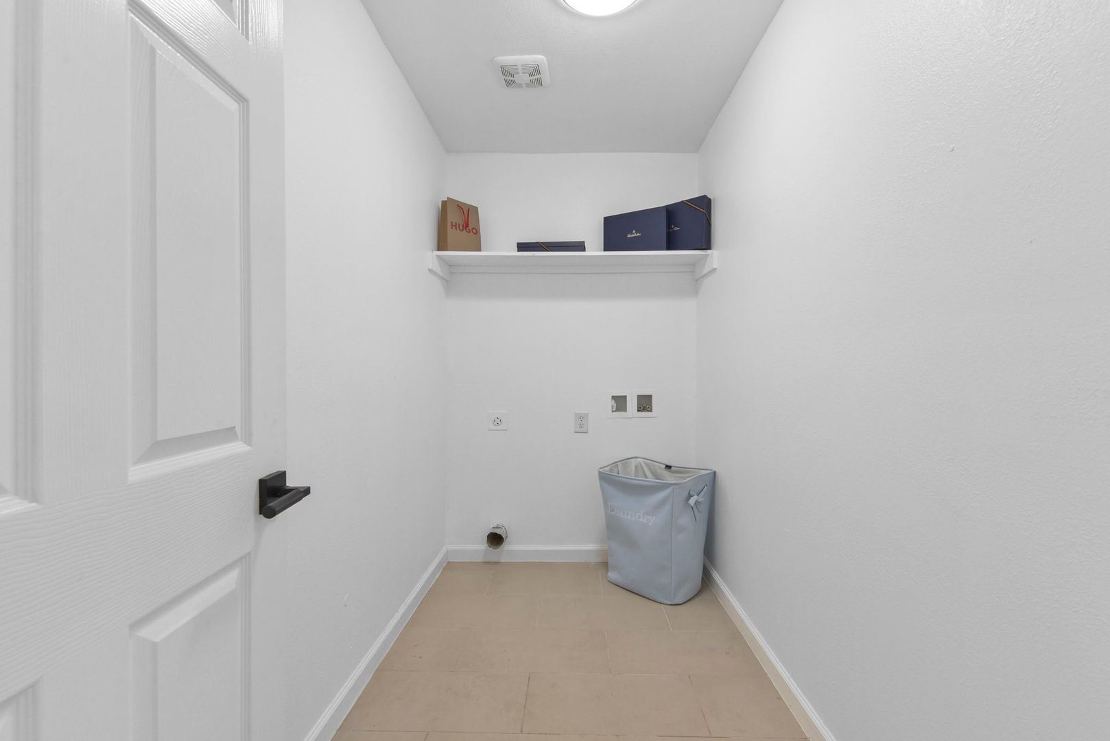 5530 Malmedy Road Houston, TX 77033 - Photo 6 of 23 a view of a closet