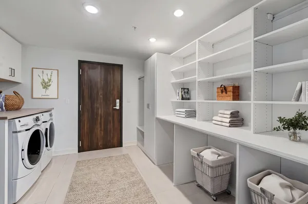 $1,200,000 | 4441 Wolf Road, Unit 206, Western Springs, IL 60558