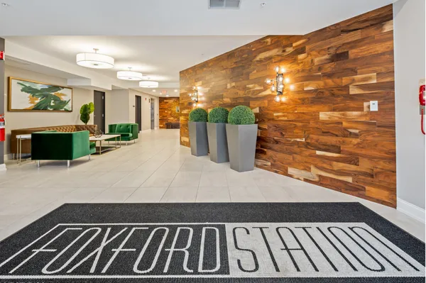 $1,200,000 | 4441 Wolf Road, Unit 206, Western Springs, IL 60558