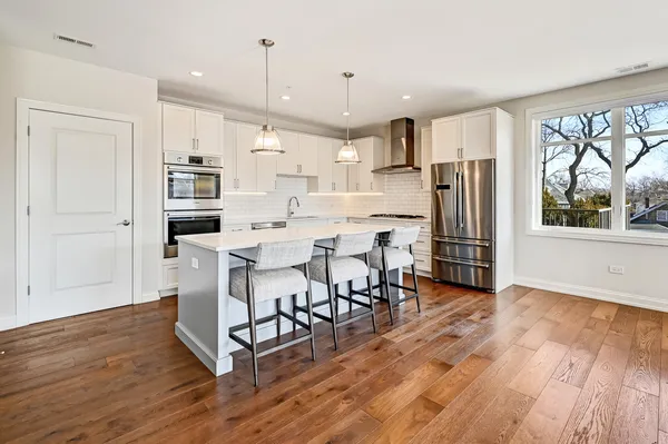 $1,200,000 | 4441 Wolf Road, Unit 206, Western Springs, IL 60558