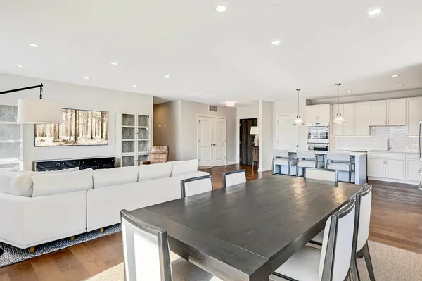 $1,200,000 | 4441 Wolf Road, Unit 206, Western Springs, IL 60558