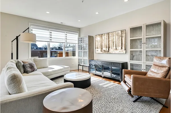 $1,200,000 | 4441 Wolf Road, Unit 206, Western Springs, IL 60558