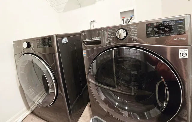 $395,000 | 2049 Stuttle Road, Batavia, IL 60510