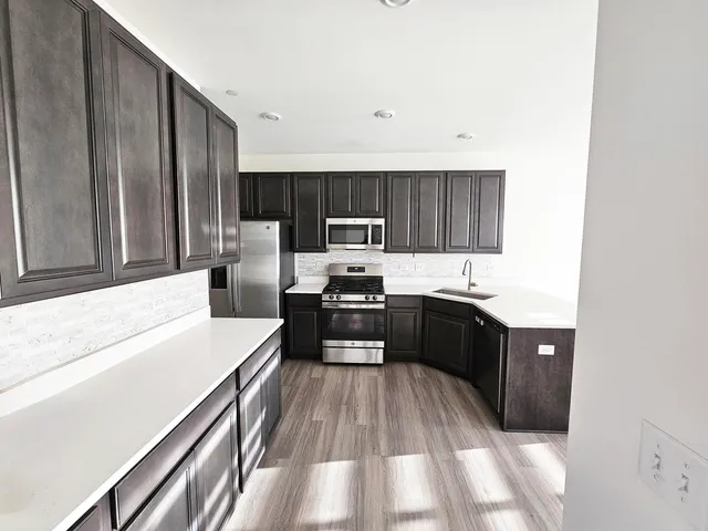 $395,000 | 2049 Stuttle Road, Batavia, IL 60510