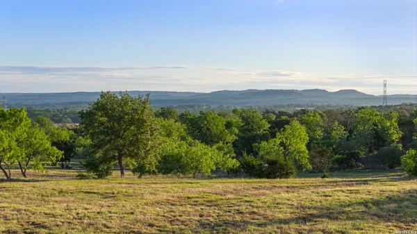 $385,000 | 19 Clearwater, Comfort, TX 78013