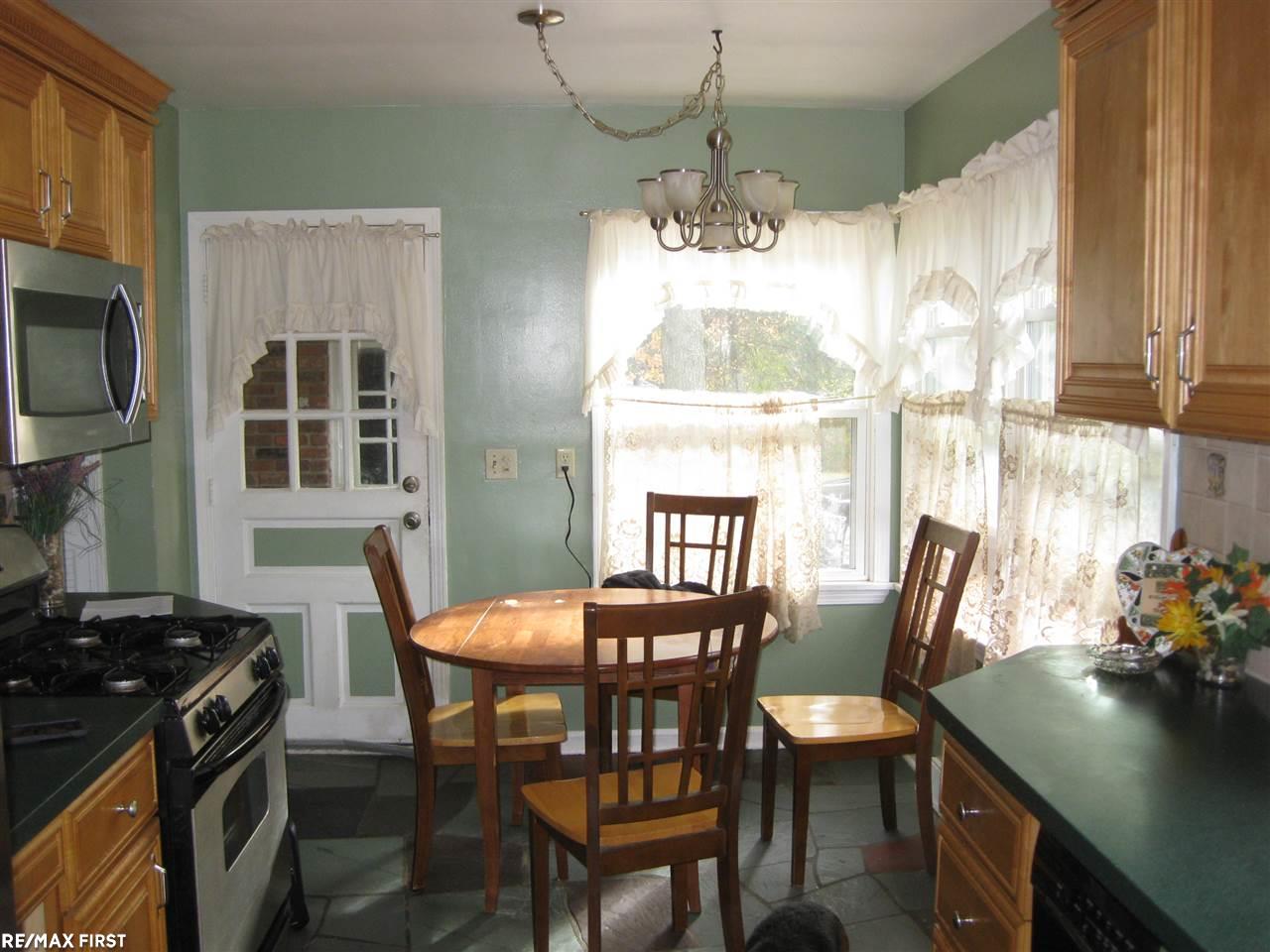 4945 Clarkston Road Clarkston, MI 48348 - Photo 19 of 30 31268276-18.JPG