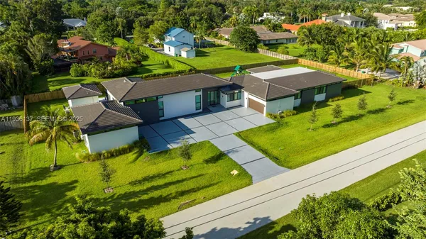 $3,285,000 | 11911 Northwest 2nd Street, Plantation, FL 33325