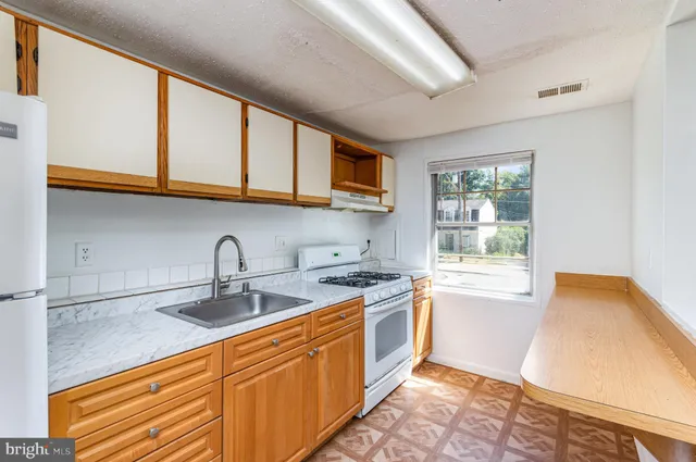 $168,845 | 1760 Dutch Village Drive, Hyattsville, MD 20785