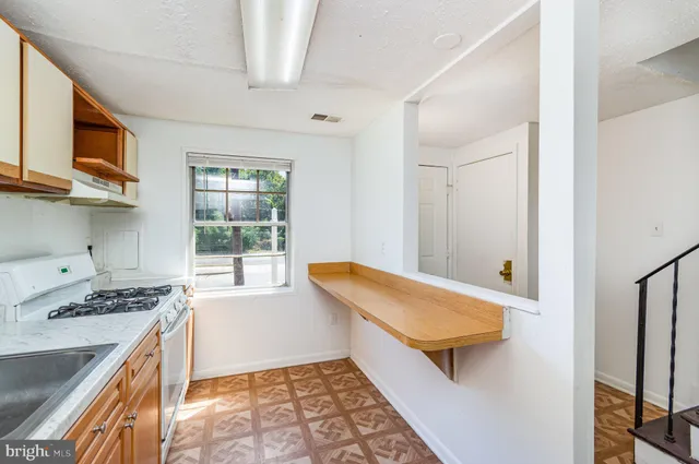 $168,845 | 1760 Dutch Village Drive, Hyattsville, MD 20785