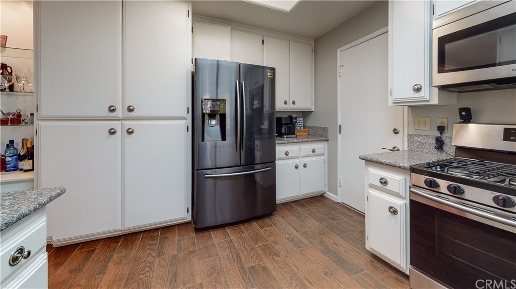17390 Mockingbird Canyon Road Riverside, CA 92504 - Photo 11 of 35