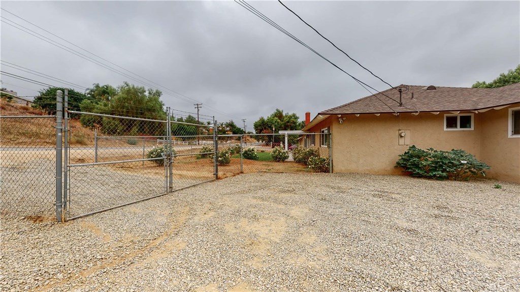 17390 Mockingbird Canyon Road Riverside, CA 92504 - Photo 26 of 35