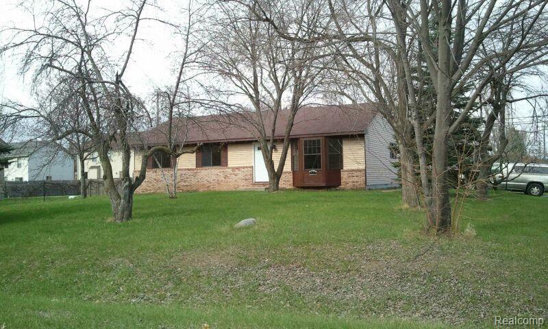 2820 Emmons Avenue Rochester, MI 48307 - Photo 1 of 12 2014-04-28 09.55