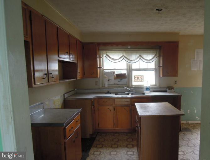 204 South Reymann Street Ranson, WV 25438 - Photo 2 of 16 Kitchen