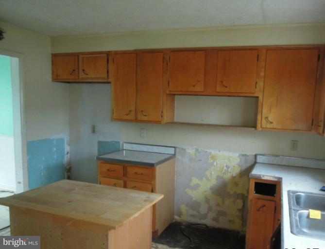 204 South Reymann Street Ranson, WV 25438 - Photo 10 of 16 Kitchen