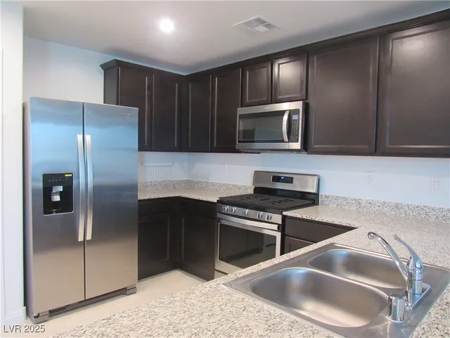 $1,650 | 5118 Steep Cliffs Avenue, Las Vegas, NV 89115