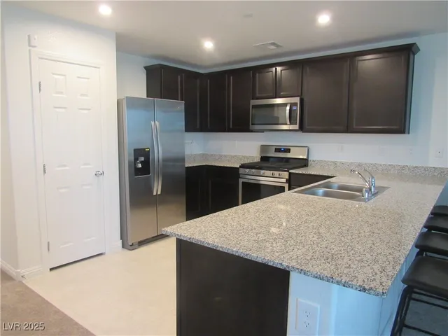 $1,650 | 5118 Steep Cliffs Avenue, Las Vegas, NV 89115