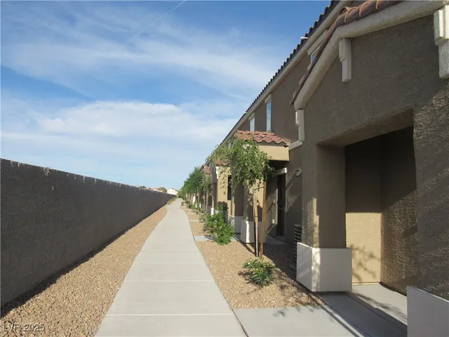 $1,650 | 5118 Steep Cliffs Avenue, Las Vegas, NV 89115