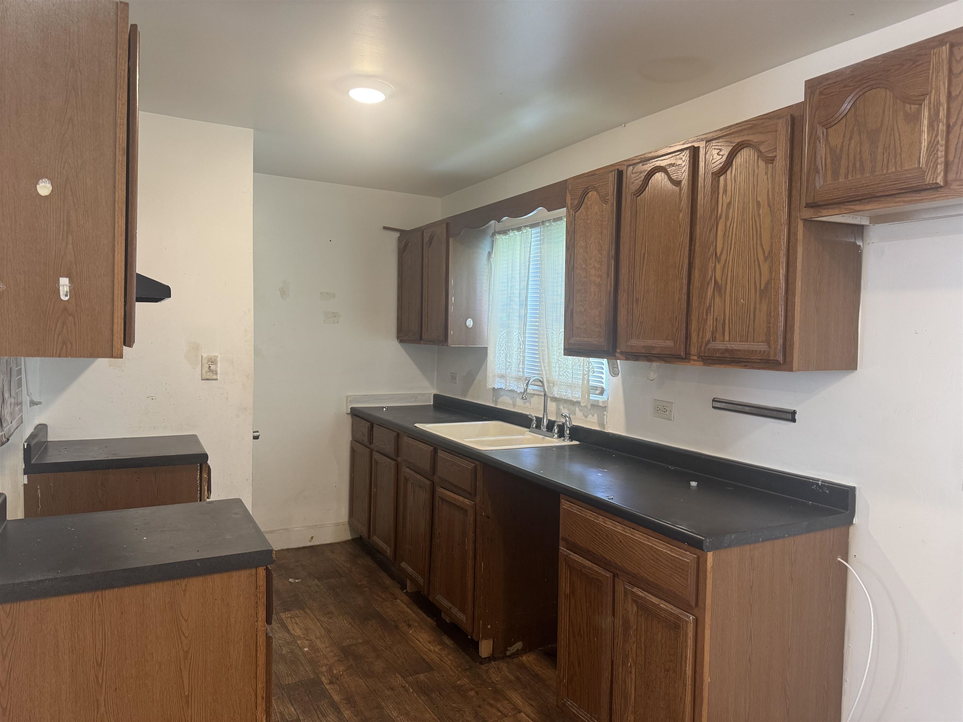 1402 Henry Avenue Beloit, WI 53511 - Photo 7 of 28